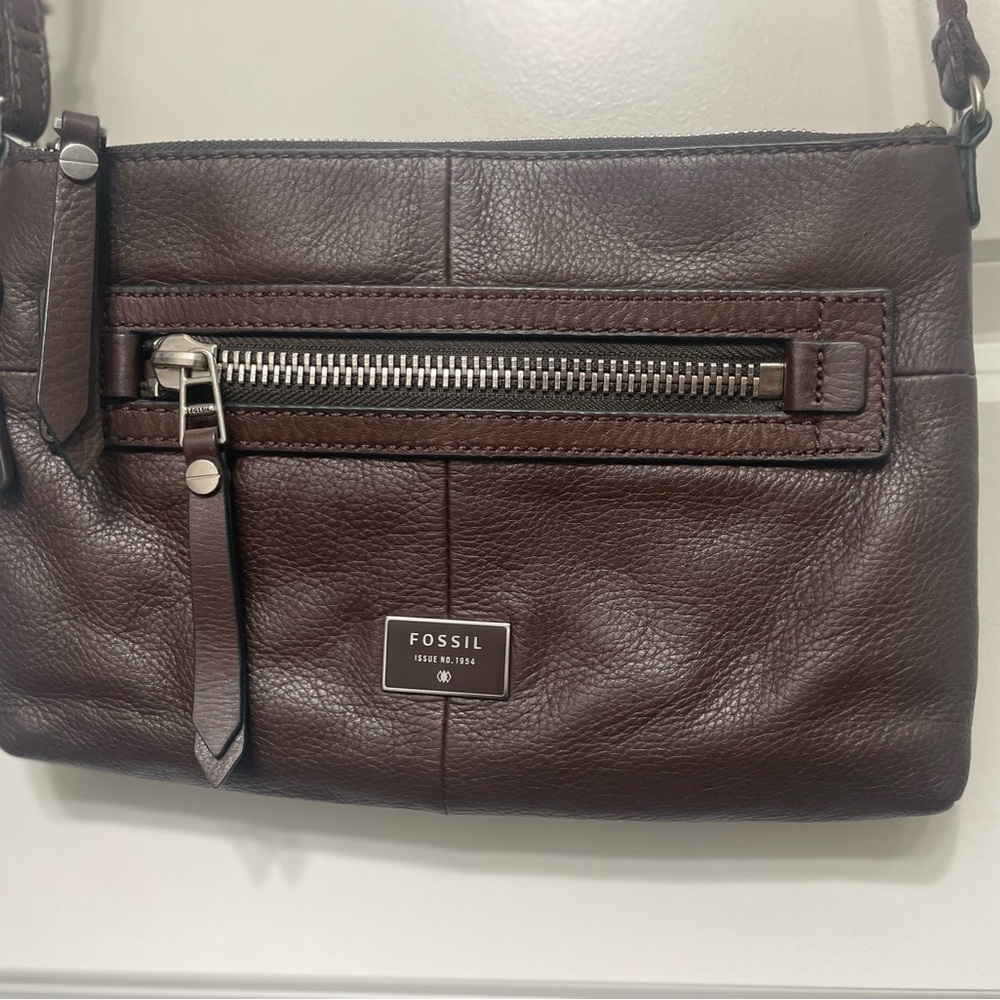 Fossil Brown Leather Crossbody Bag with Sleek Design